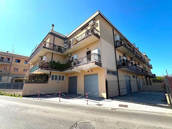 Appartamento trilocale in vendita in Via Vermicino, Roma