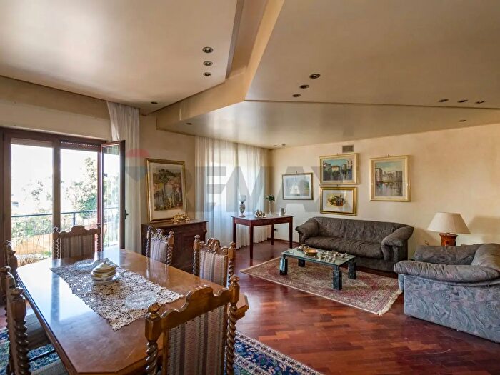 Appartamento con 5 locali in vendita in Via Pietro Ermelindo Lungaro, Palermo