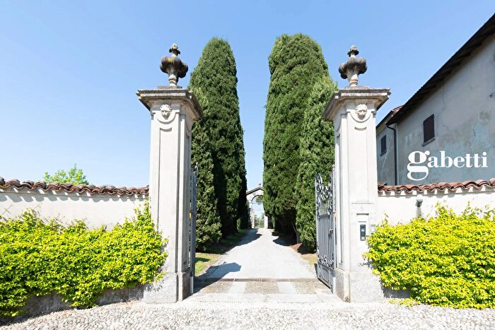 Appartamento quadrilocale in vendita in Via Calco Superiore, Calco