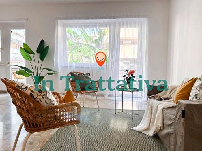 Appartamento trilocale in vendita in Via degli Orti della Farnesina, Roma