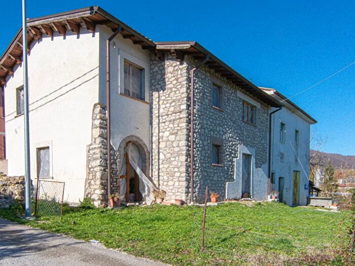 Appartamento quadrilocale in vendita in Via Capolimiti, Greccio