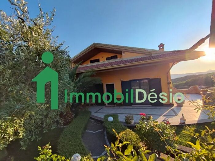 Casa con 10 locali in vendita in Tito