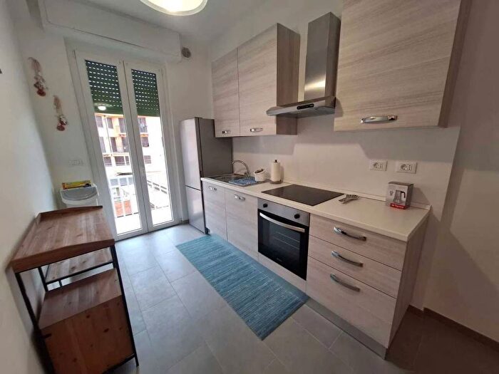 Appartamento trilocale in affitto in Quartiere Zona Ponente, Via Roma Borgo Barusso, Alassio