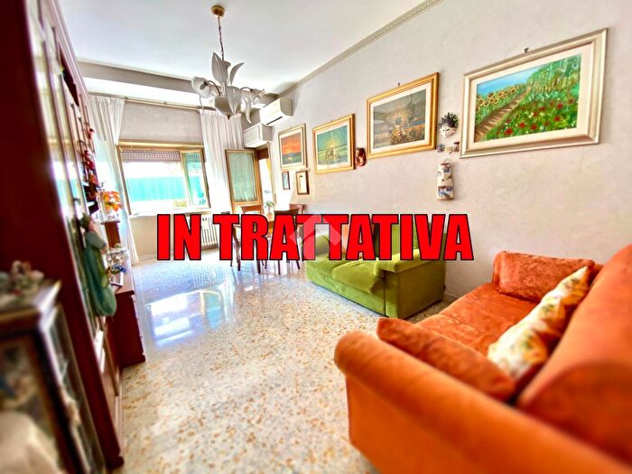 Appartamento bilocale in vendita in Via Licinio Stolone, Roma