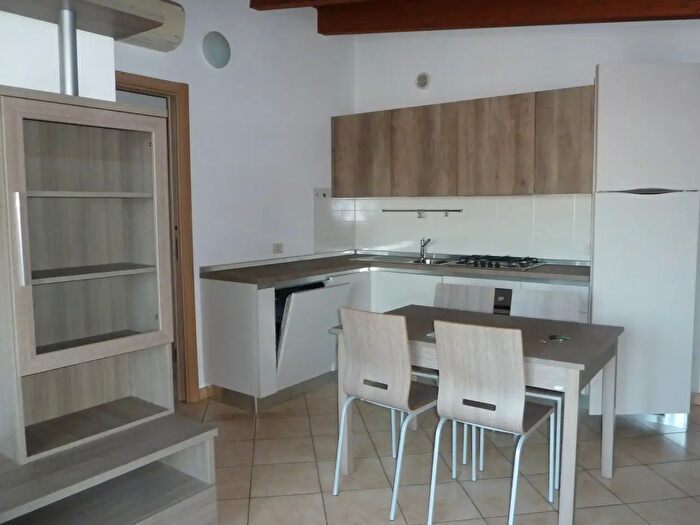 Appartamento trilocale in affitto in Desenzano Del Garda