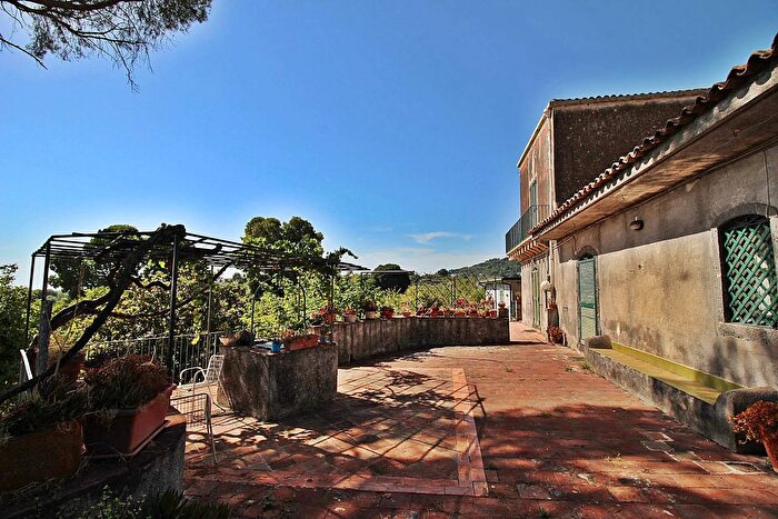 Appartamento con 18 locali in vendita in Aci Catena, Aci Catena