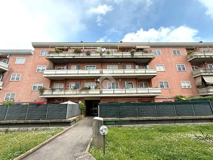 Appartamento trilocale in vendita in Viale Cherubino Malpeli, Roma