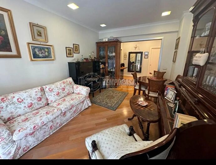 Appartamento quadrilocale in vendita in Via Bernardo Cavallino, Napoli