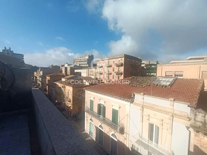 Casa con 7 locali in vendita in Via Dante, Ragusa
