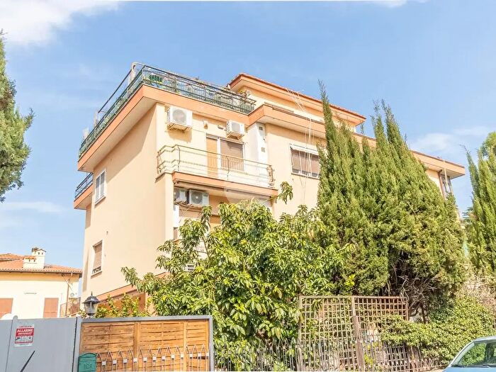 Appartamento bilocale in vendita in Via Squillace, Roma