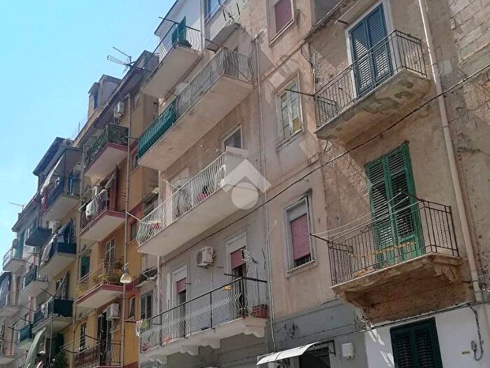 Appartamento quadrilocale in affitto in Via Generale Turba Euclide, Montegrappa, Palermo