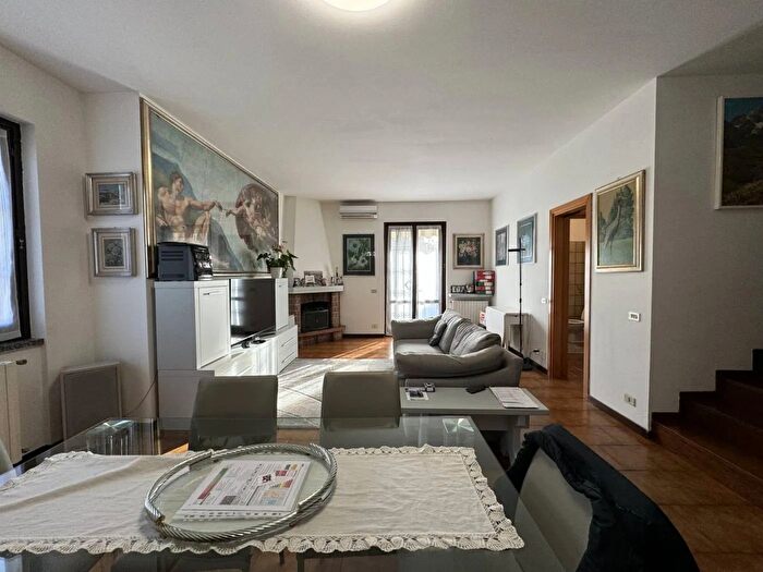 Casa quadrilocale in vendita in Viale Lombardia Brugherio, Brugherio