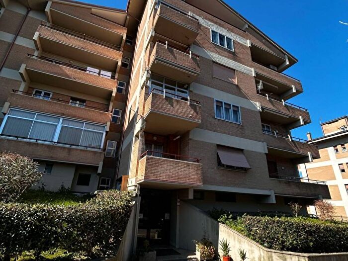 Appartamento trilocale in affitto in Via Giovanni Ambrosi, Montegrillo, Perugia