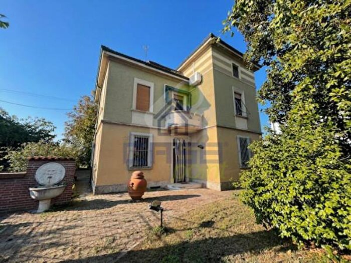 Casa con 6 locali in vendita in Via Duchi Molinari, Castelvetro Piacentino