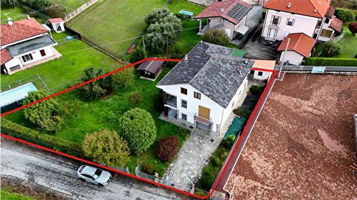 Casa con 6 locali in vendita in Via Aprile, Candelo