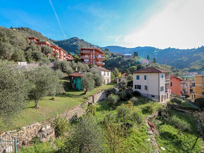 Appartamento trilocale in affitto in Parco Casale Castello dei Sogni, Rapallo