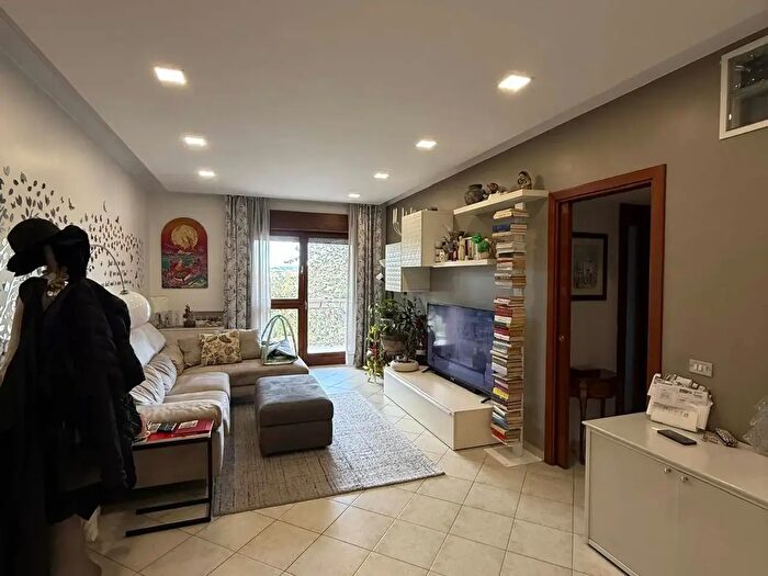 Appartamento trilocale in vendita in Via Ernesto Ricci, Napoli