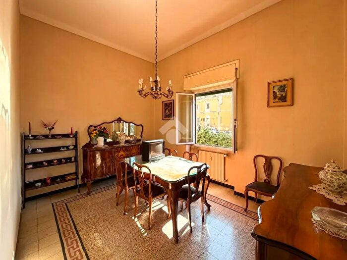 Appartamento trilocale in vendita in Via Gio Batta Roggerone, Genova