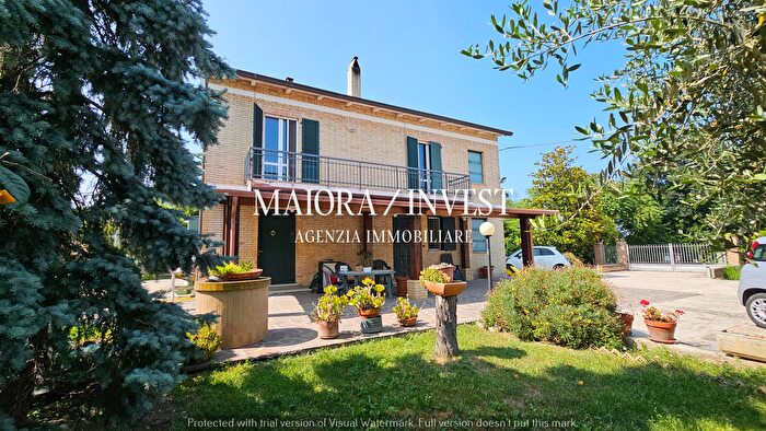 Casa con 9 locali in vendita in Contrada Fiobbo, Spinetoli