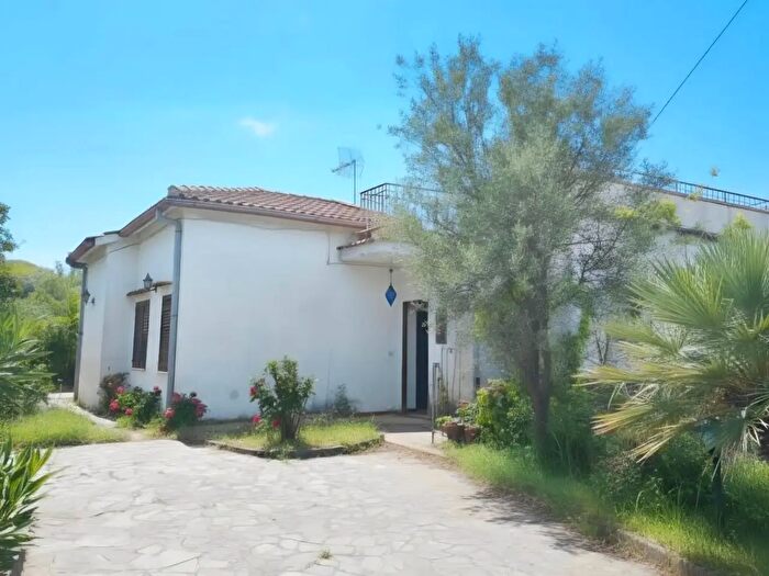 Casa quadrilocale in vendita in Via degli Aranci, Centola