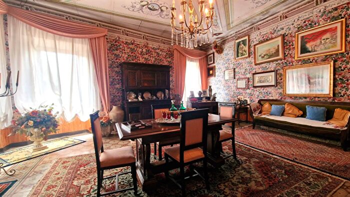 Appartamento con 10 locali in vendita in Montefiascone