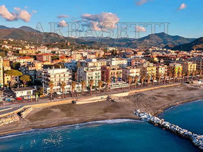 Appartamento con 6 locali in vendita in Via Vittorio Veneto, Sestri Levante