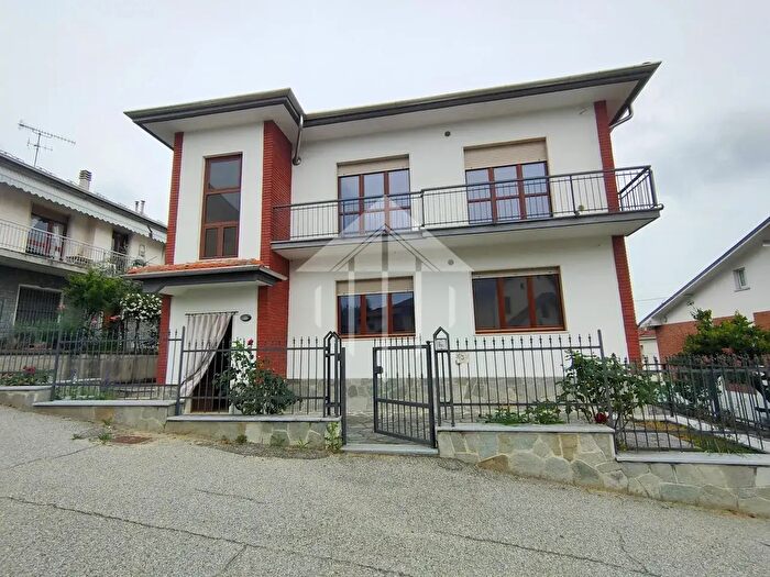 Casa con 10 locali in vendita in Via Coppi, Asti