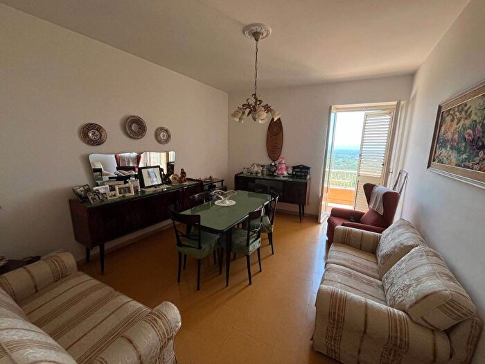 Appartamento quadrilocale in affitto in Via Attilio Capaccini, Centro, Soriano nel Cimino