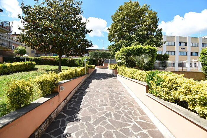 Appartamento bilocale in vendita in Via dei Buonvisi, Roma