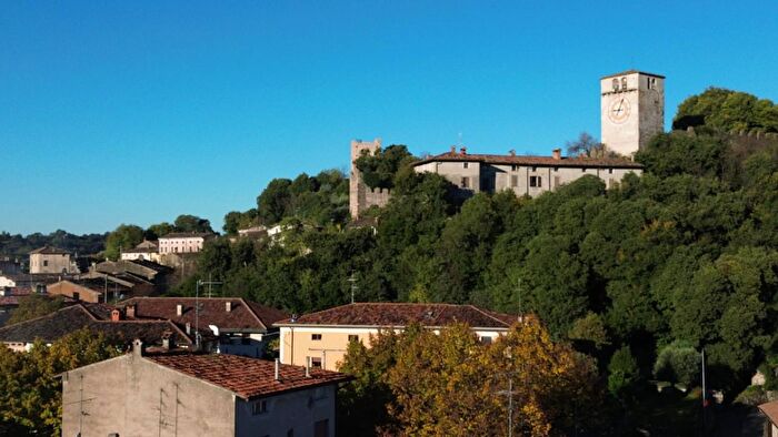 Casa in vendita in Monzambano