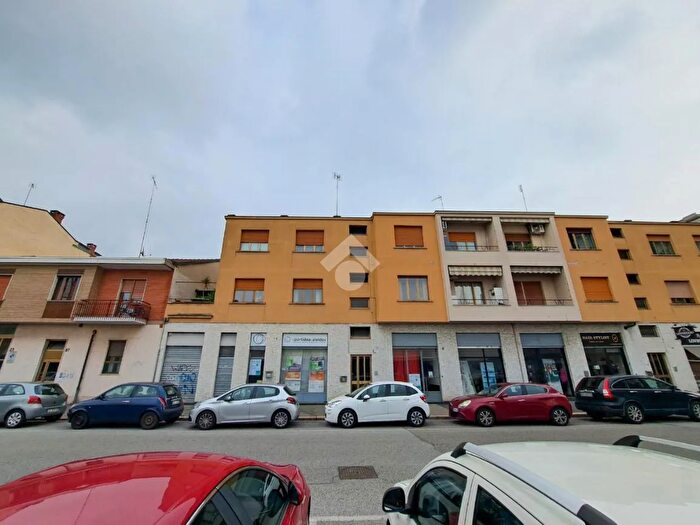 Appartamento trilocale in vendita in Via Pertinace, Torino
