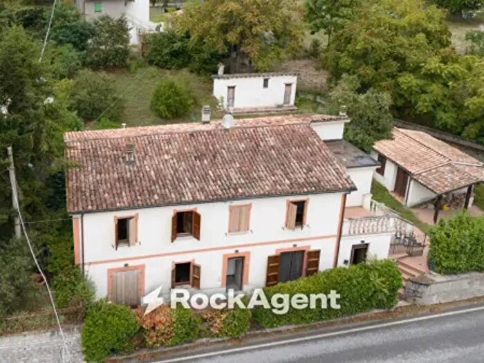 Casa con 6 locali in vendita in Via Bellaria, Acqualagna