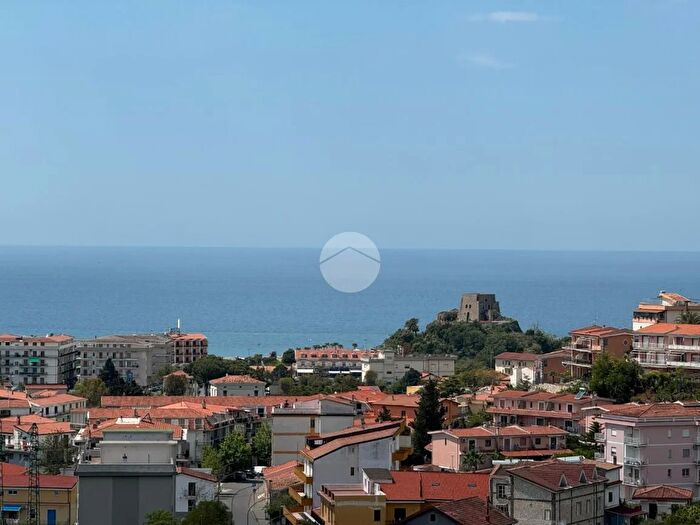 Appartamento quadrilocale in vendita in Via Dottor La Terza, Scalea