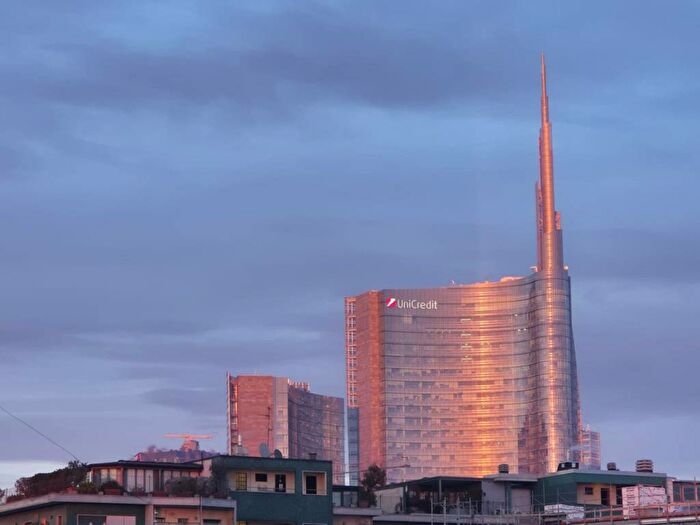 Appartamento trilocale in affitto in Via Volta, Moscova, Milano