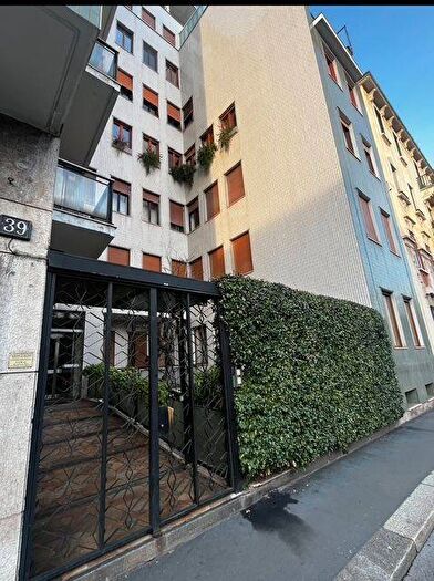 Appartamento trilocale in affitto in Via San Barnaba, Guastalla, Milano