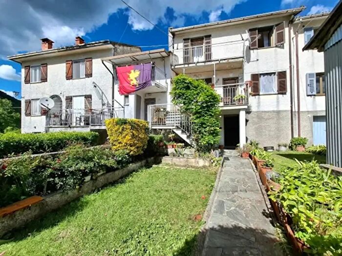 Casa quadrilocale in vendita in Neirone