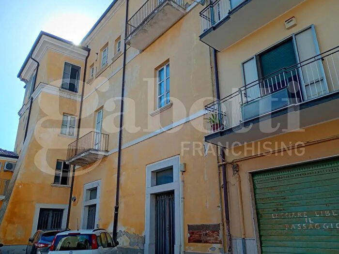 Appartamento con 6 locali in vendita in Via Luca Mazzella, Benevento