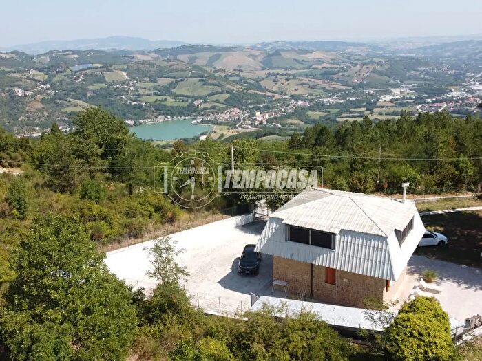 Casa con 5 locali in vendita in Strada Castiglione Croce, Caldarola