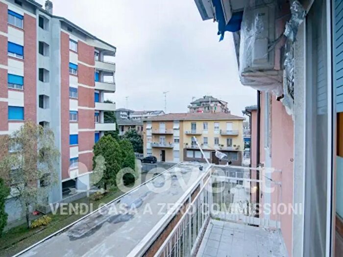 Appartamento trilocale in vendita in Via Jacopo Dentici, Voghera