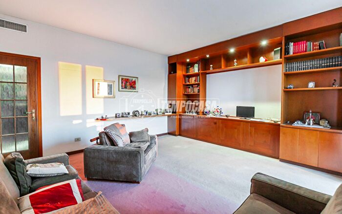 Appartamento quadrilocale in vendita in Via Vittorio Veneto, Bresso