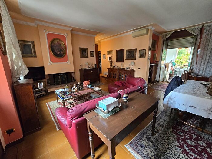 Appartamento trilocale in vendita in Via Tosi, Monza