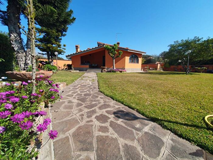Casa quadrilocale in affitto in Via Castiglioncello, Fregene, Fiumicino