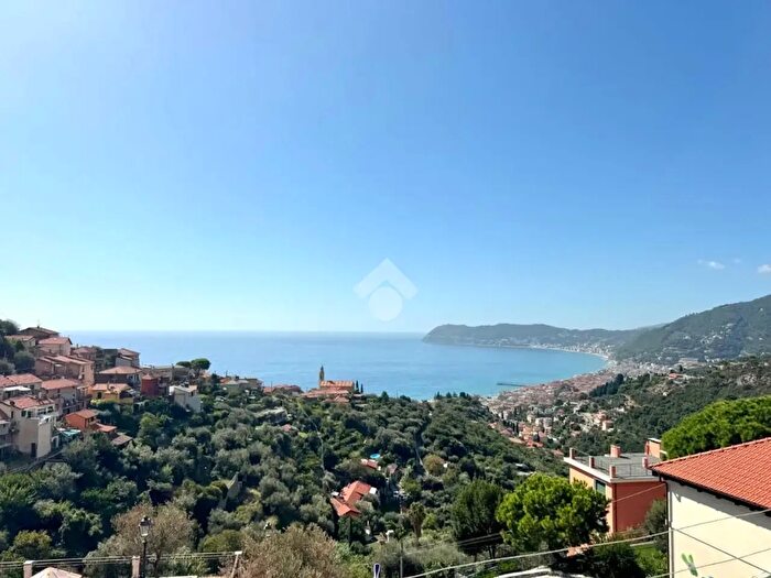 Appartamento trilocale in vendita in Via Lepanto, Alassio