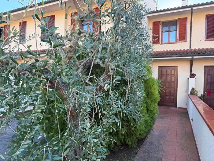 Casa con 5 locali in affitto in a S Quasimodo, Cascina