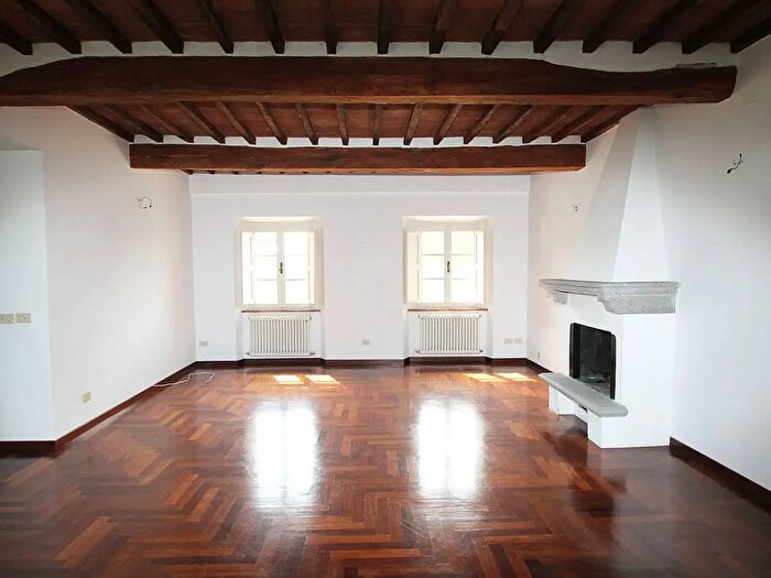 Appartamento con 5 locali in affitto in Siena