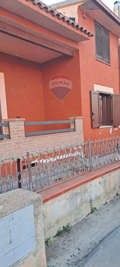 Casa con 6 locali in vendita in Via Giacomo Leopardi, Cellole