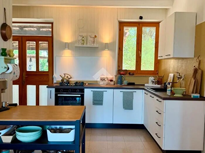 Casa con 6 locali in vendita in Via Poramaiolo, Baschi