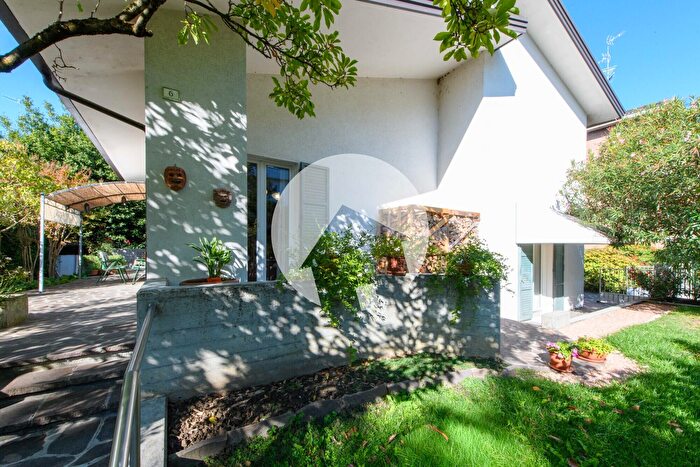 Casa con 5 locali in vendita in Correggio