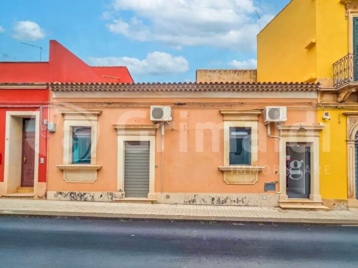 Casa bilocale in vendita in Via Venezia, Avola
