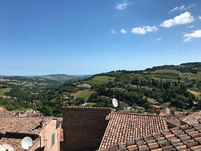 Appartamento con 6 locali in vendita in Via Lorenzo Valerio, Urbino